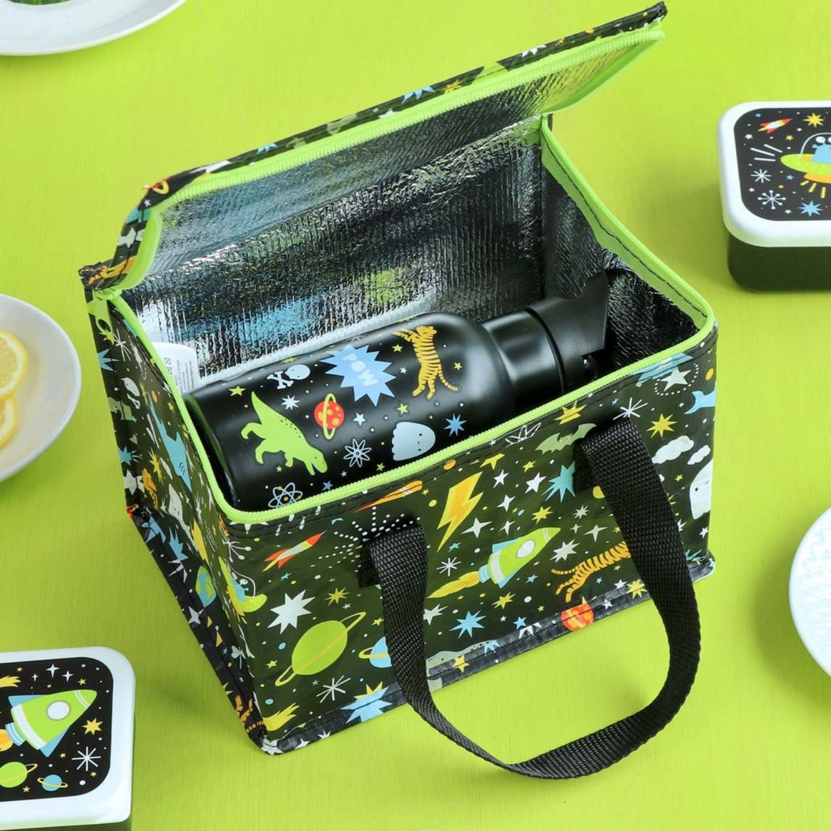 Sac repas isotherme enfant 5,5 L noir galaxie, A LITTLE LOVELY COMPANY