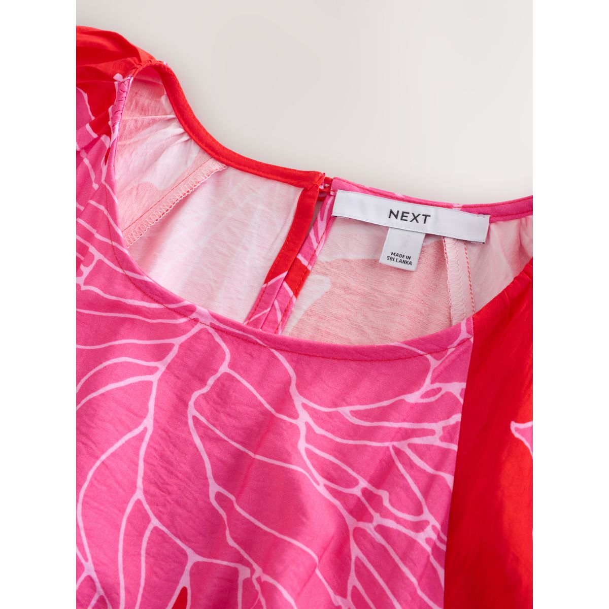 Robe mi-longue à manches bouffantes imprimé floral rouge/rose, NEXT