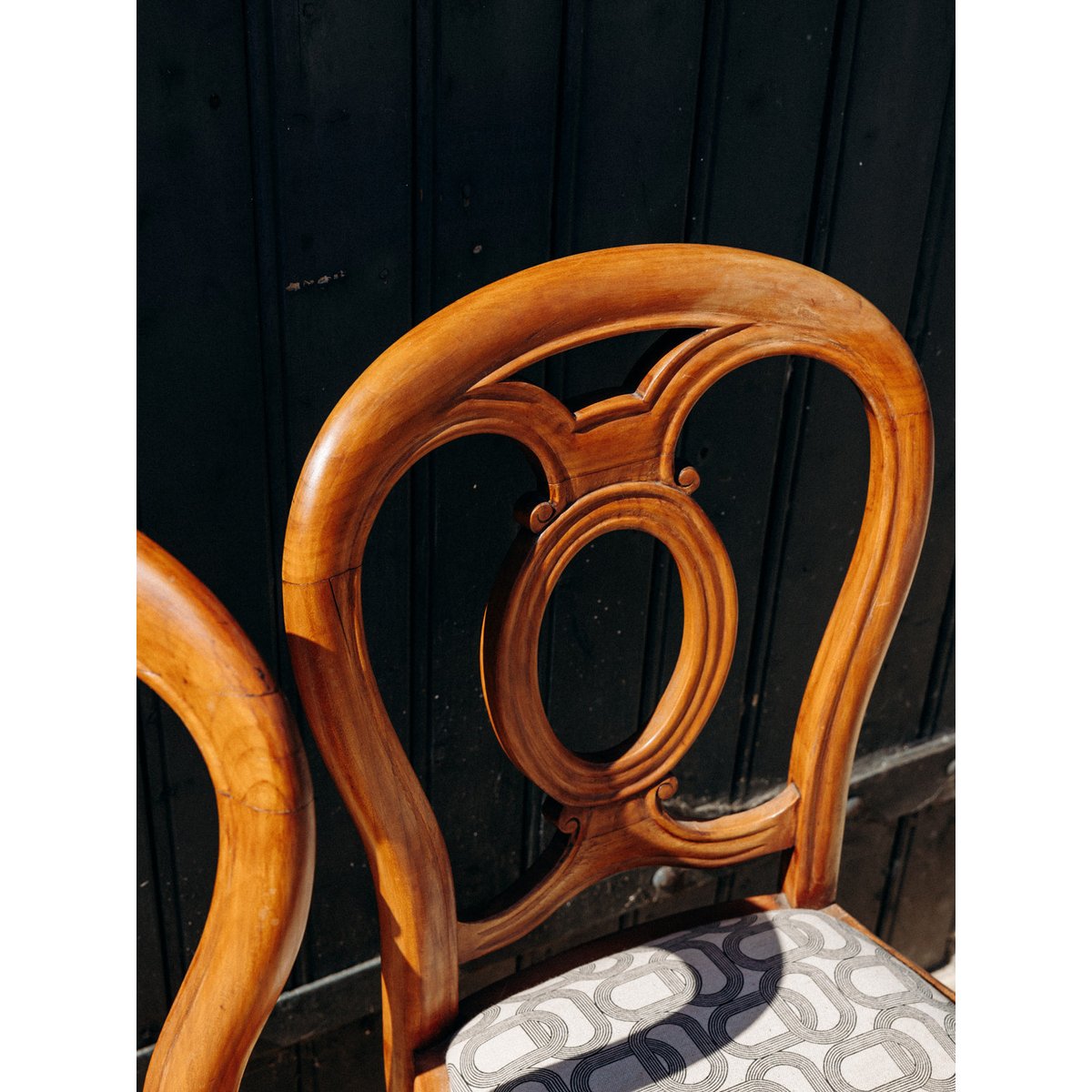 Paire de chaises en bois Alma N°488 - Bon état bois, DEBONGOUT