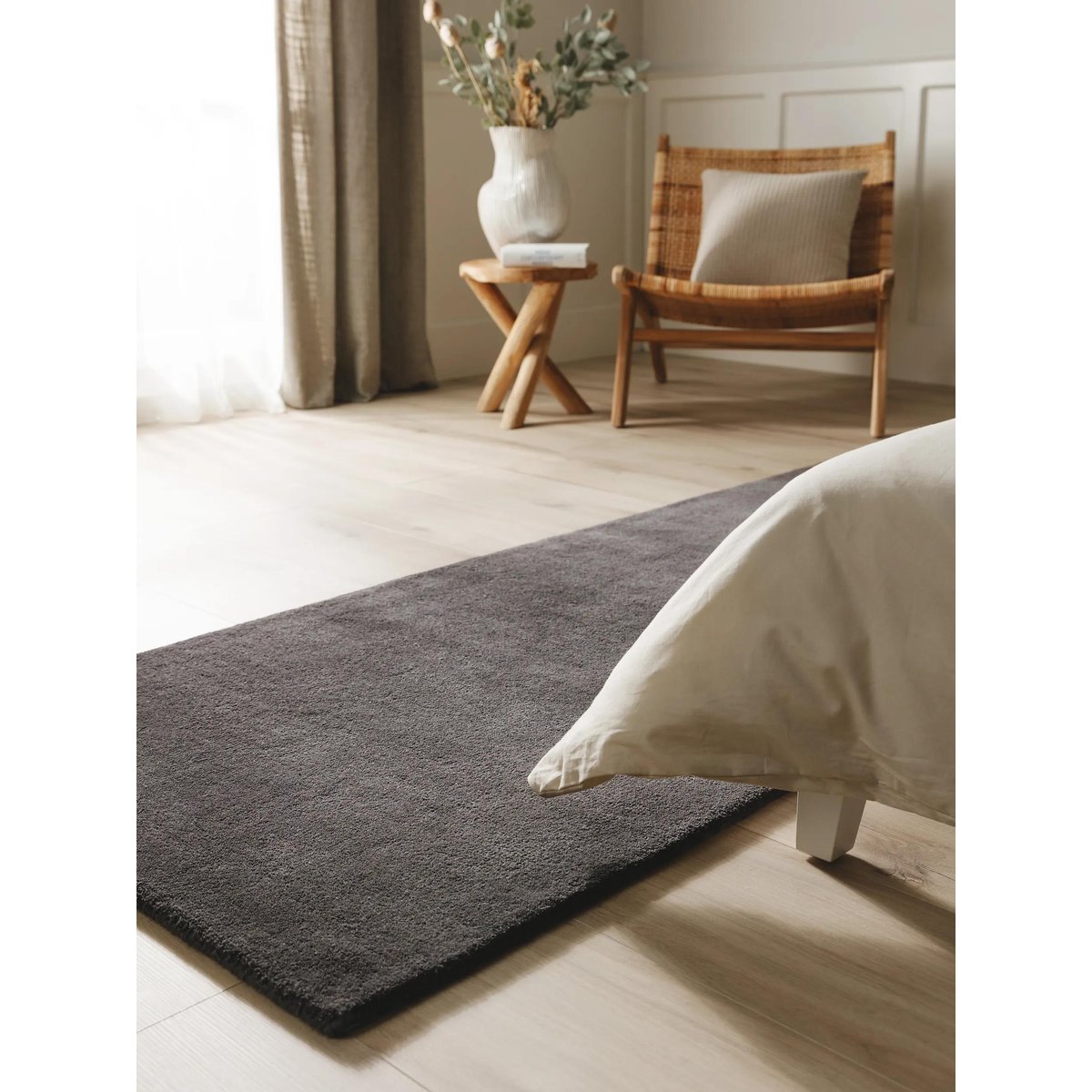 Tapis de couloir en laine tufté main BENT anthracite, BENUTA