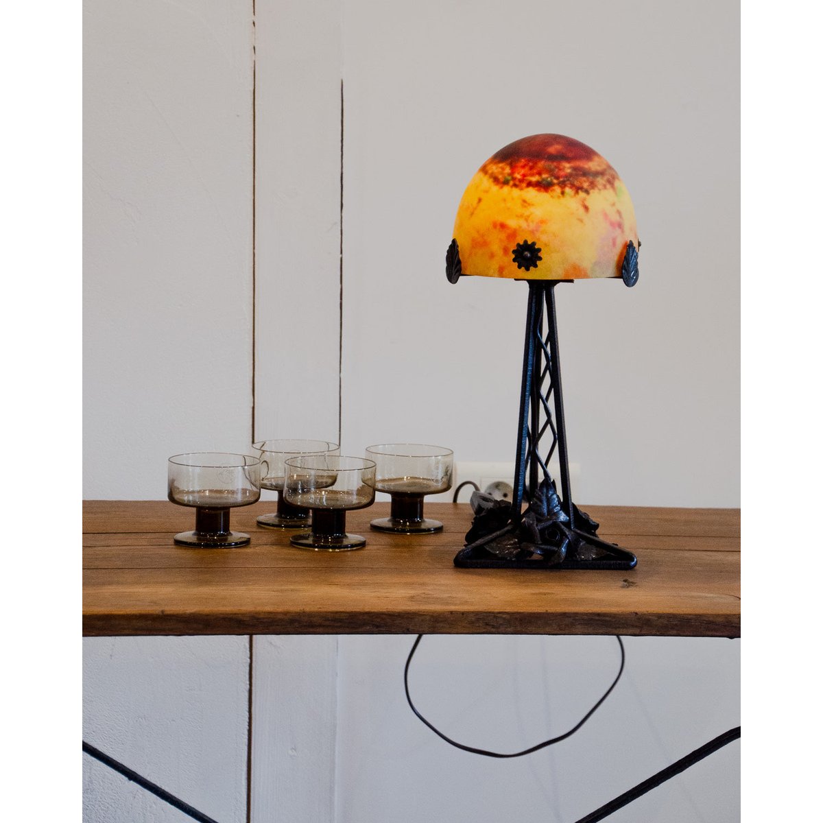 Lampe Daum en fer forgé et pâte de verre Julia N°930 - Bon état noir, DEBONGOUT