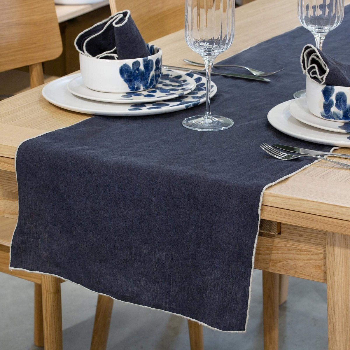 Chemin de table lin LINEN gris anthracite, HABITAT