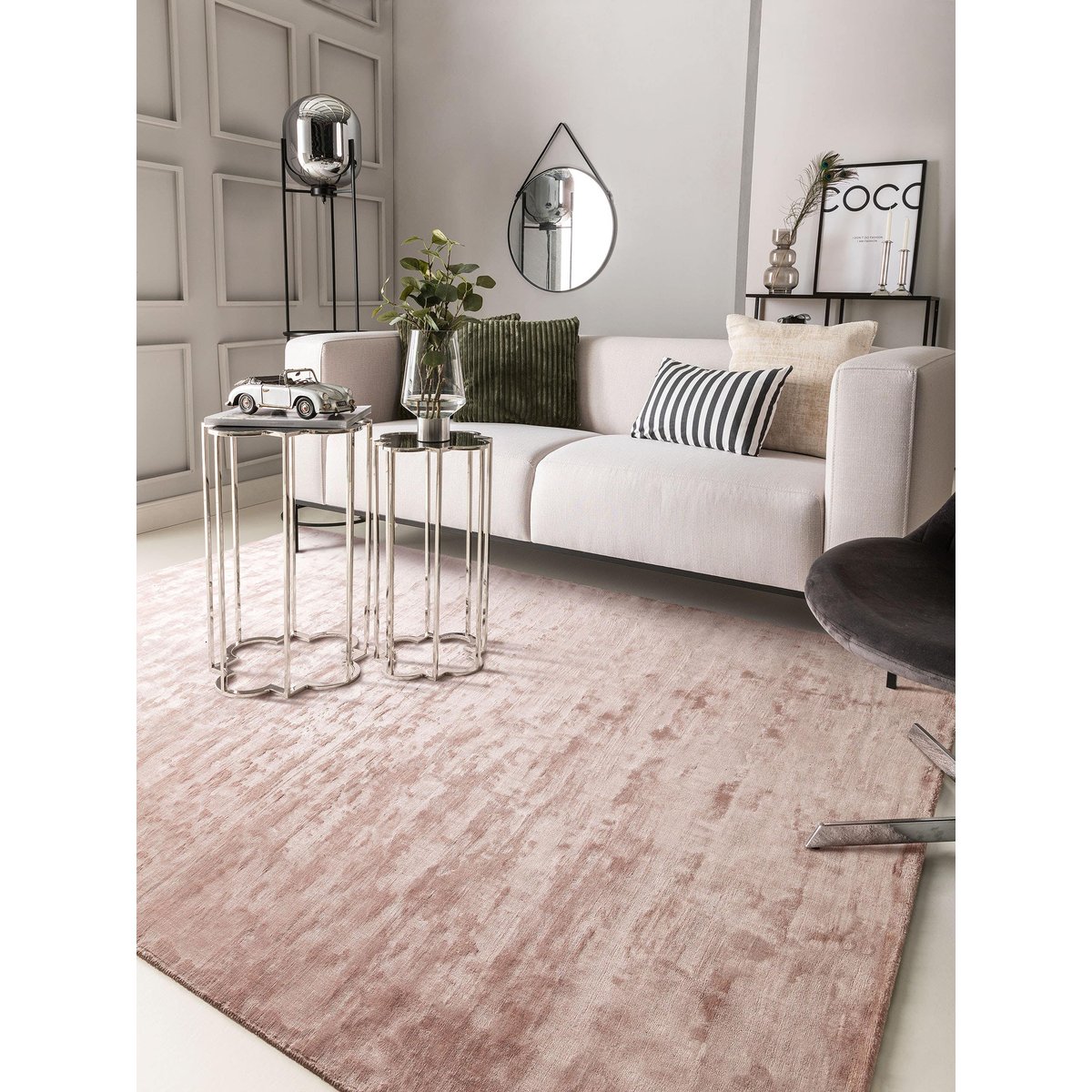 Tapis en viscose tissé main NELA rose, BENUTA 