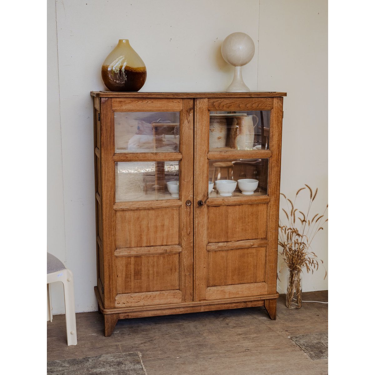 Armoire vitrée en bois Blandine N°476 - Bon état bois foncé, DEBONGOUT
