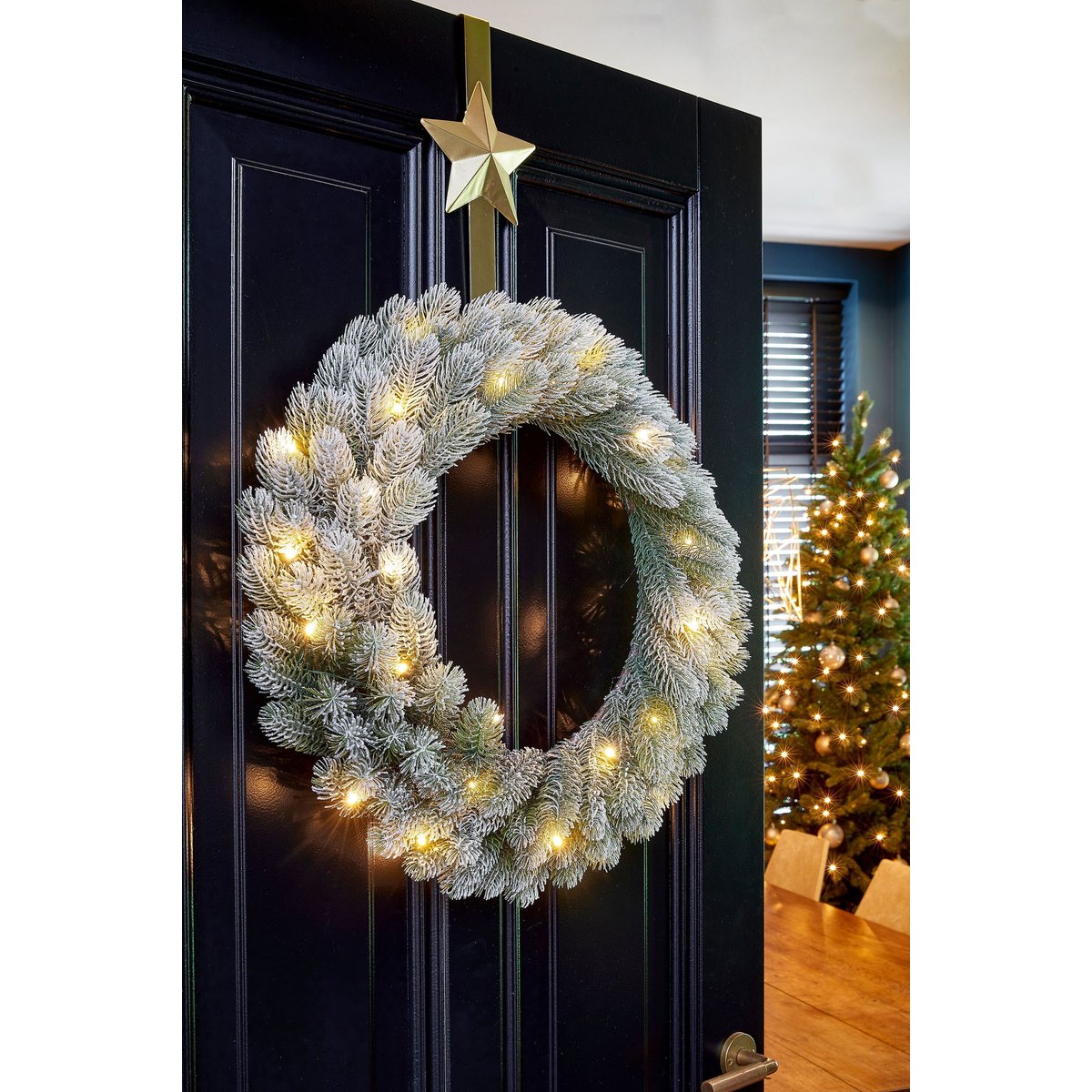 Couronne de Noël enneigée avec LED Ø60 cm NAGOYA vert, BLACK BOX TREES