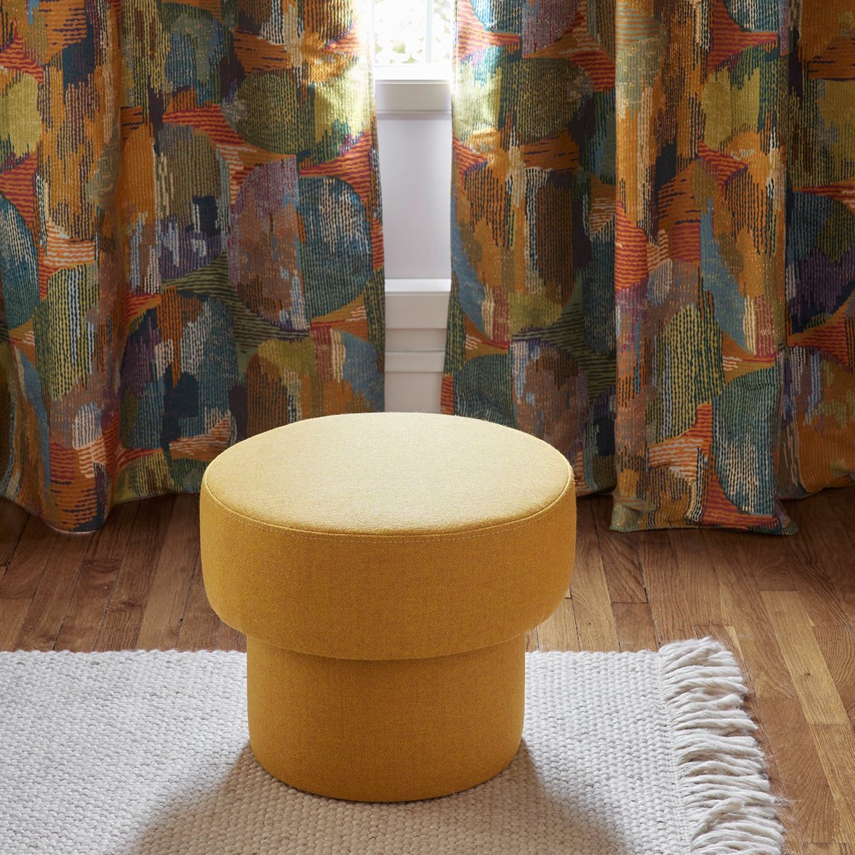 Pouf en velours lumineux POPPIE marcelo ocre jaune, MADURA