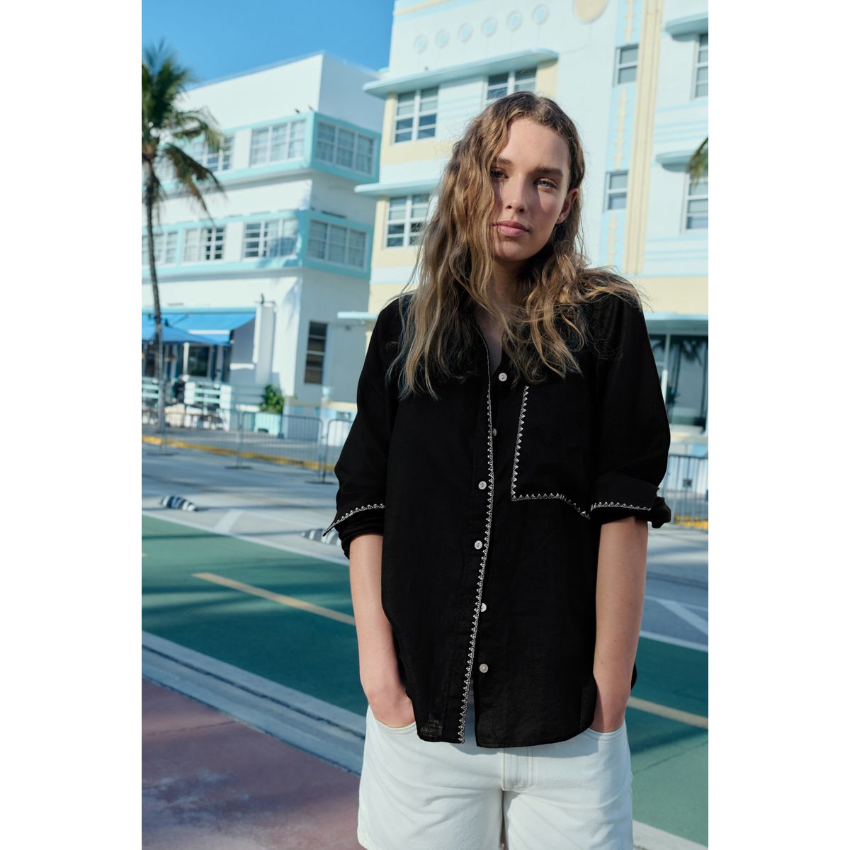 Chemise à manches longues décontractée noir avec couture blanche, NEXT