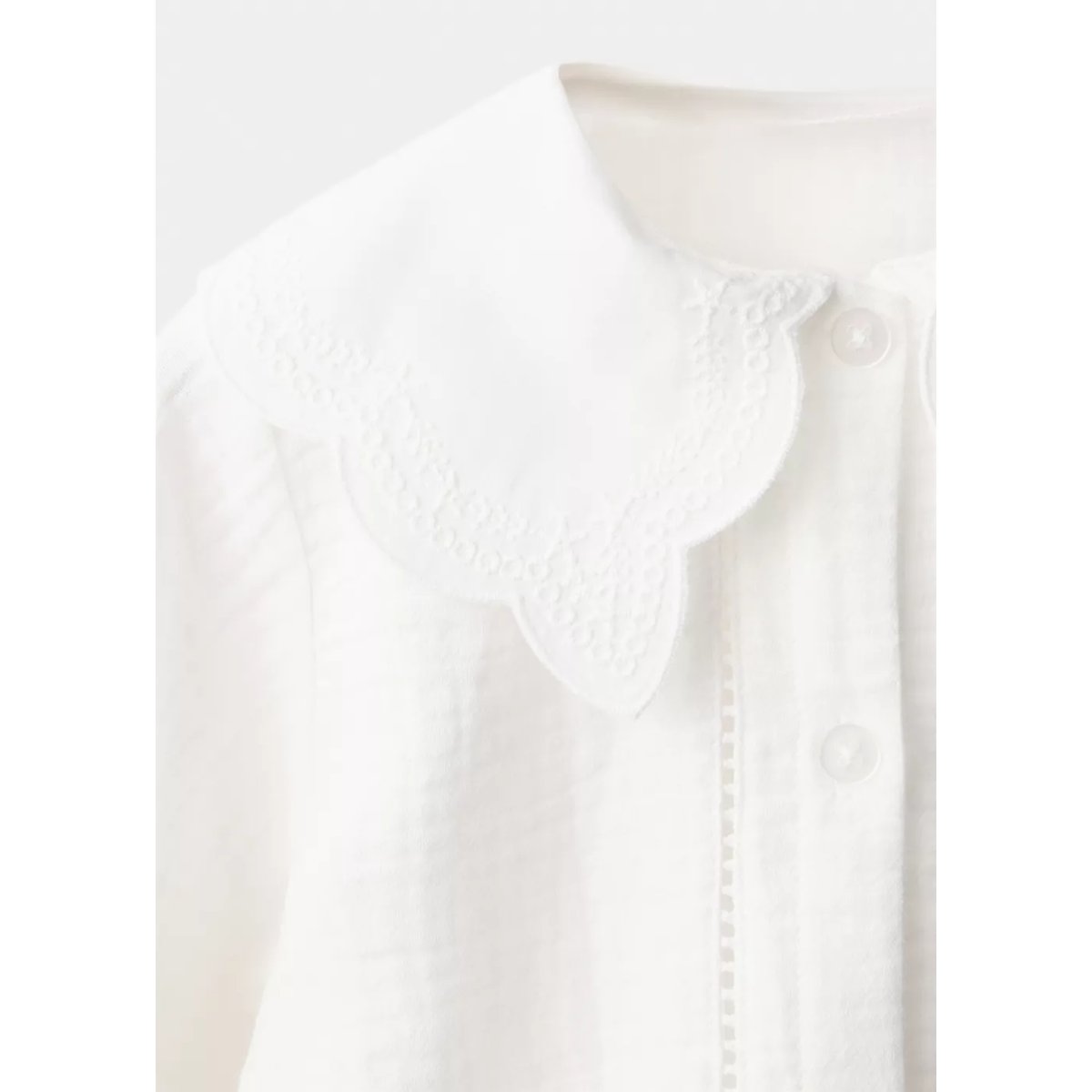 Blouse plissée à col festonné blanc cassé, MANGO BABY