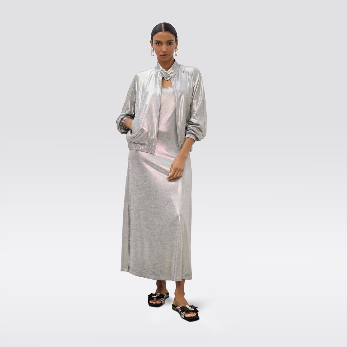 Robe longue fluide à fines bretelles effet métallisé argent, LOLA CASADEMUNT