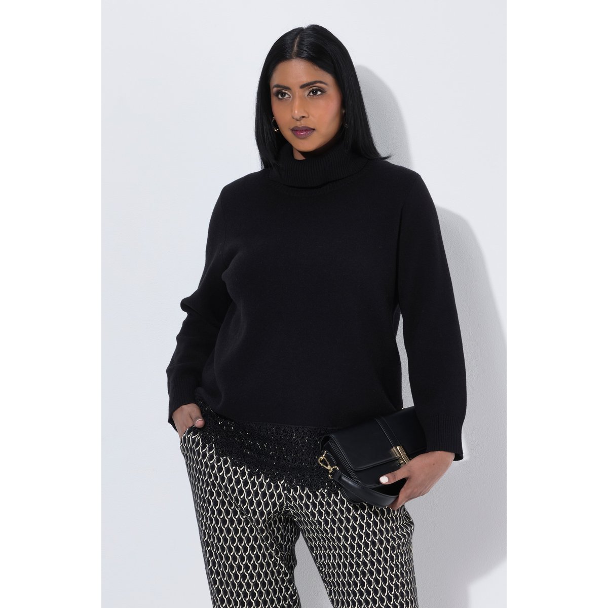 Pull avec large bordure en dentelle noir, ULLA POPKEN