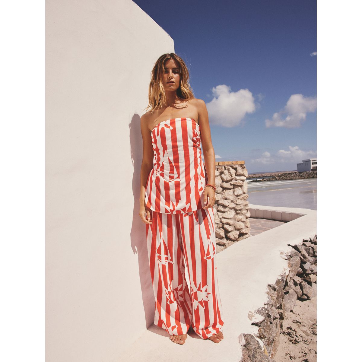 Pantalon large avec pli sur le devant imprimé soleil à rayures rouges et blanches, NEXT