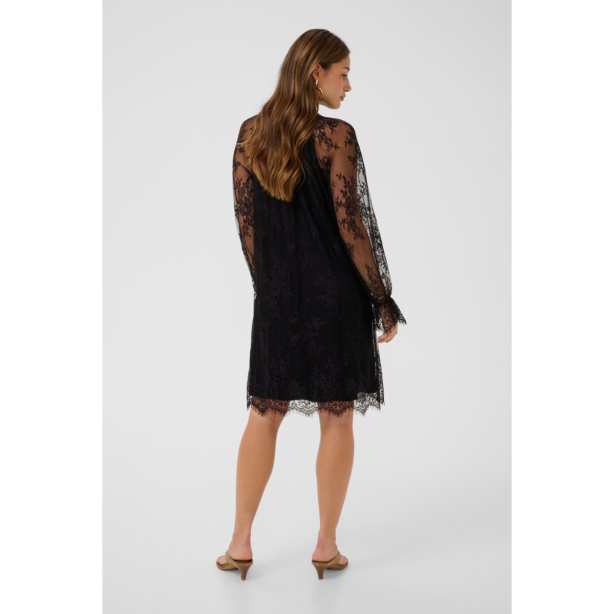 Robe noir pitch black, CREAM