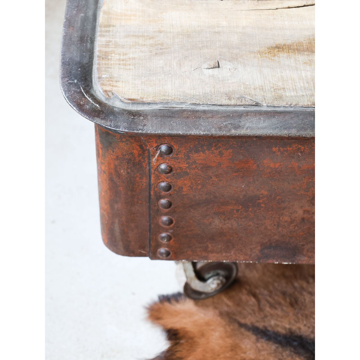Table basse industrielle en bois Léonie N°433 - Bon état bois clair, DEBONGOUT