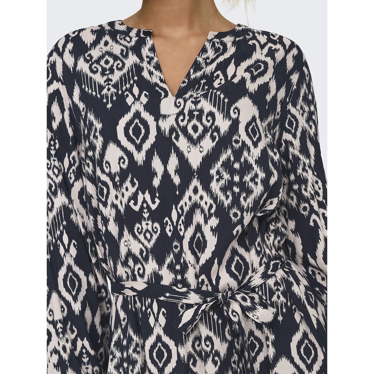 Robe courte imprimée, avec ceinture imprimé noir, JDY