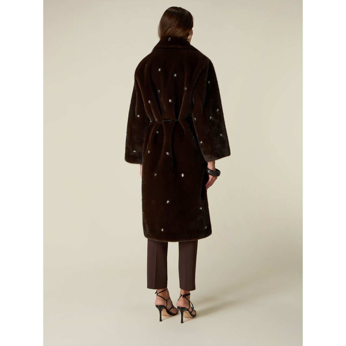 Manteau long avec pierres serties marron, OLTRE