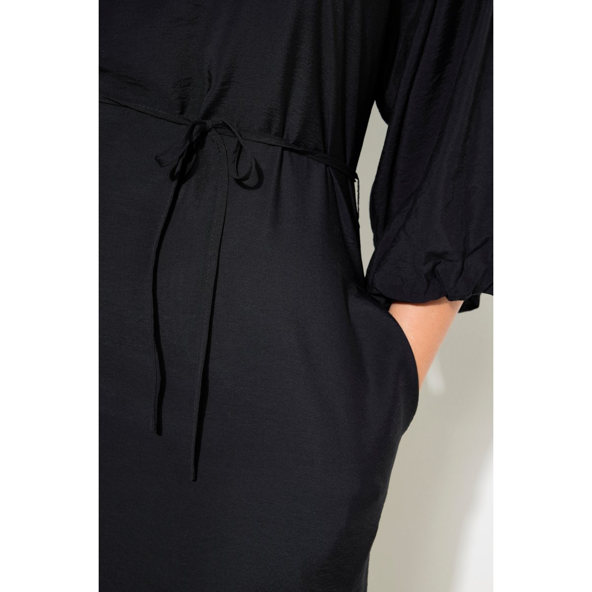 Robe maxi, coupe évasée, manches 3/4 ballon noir, STUDIO UNTOLD