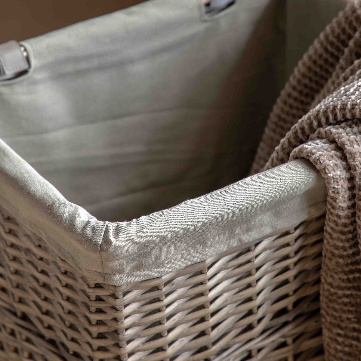 Lined Laundry Basket in Grey brown , ÉDITÉ
