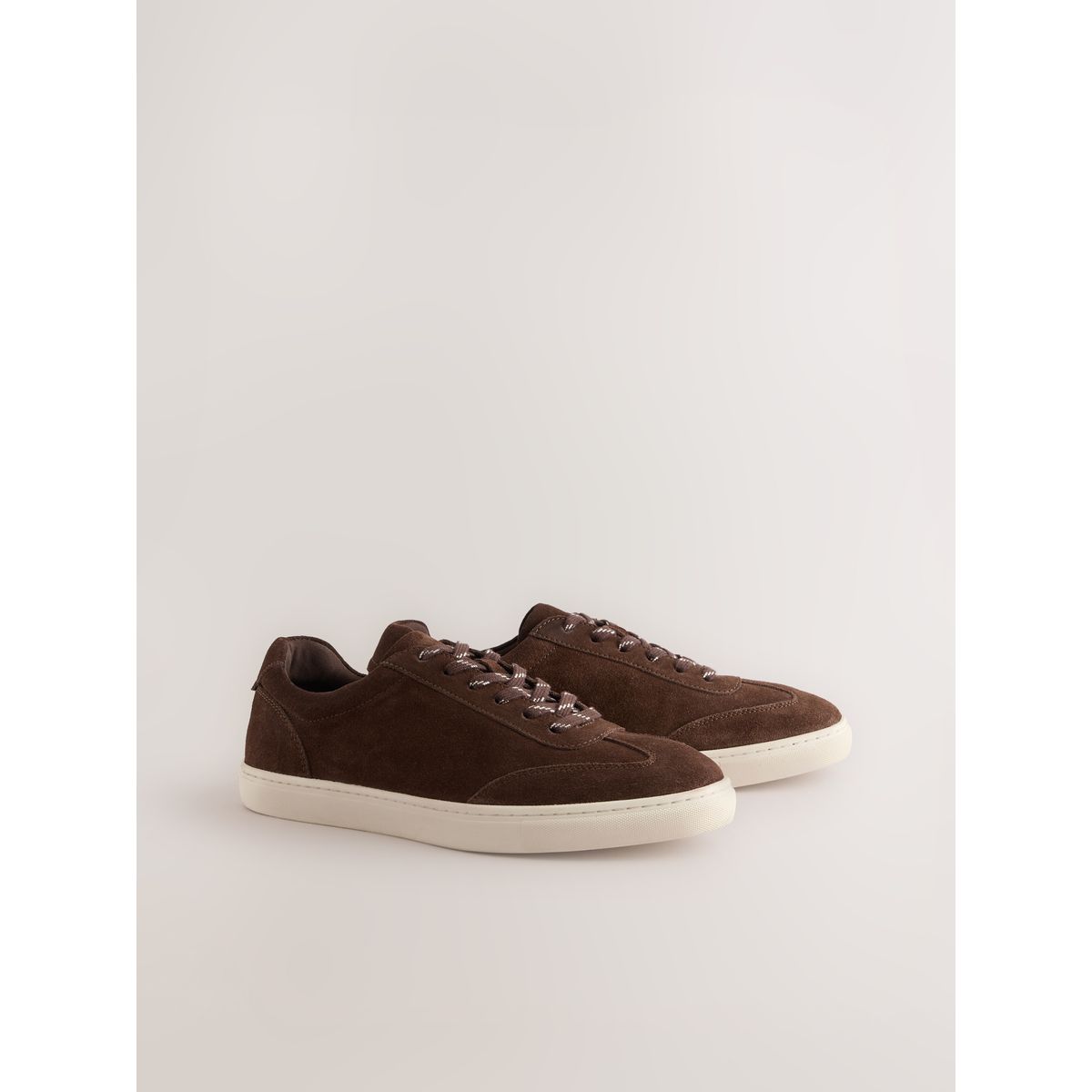 Baskets habillées en daim marron, NEXT