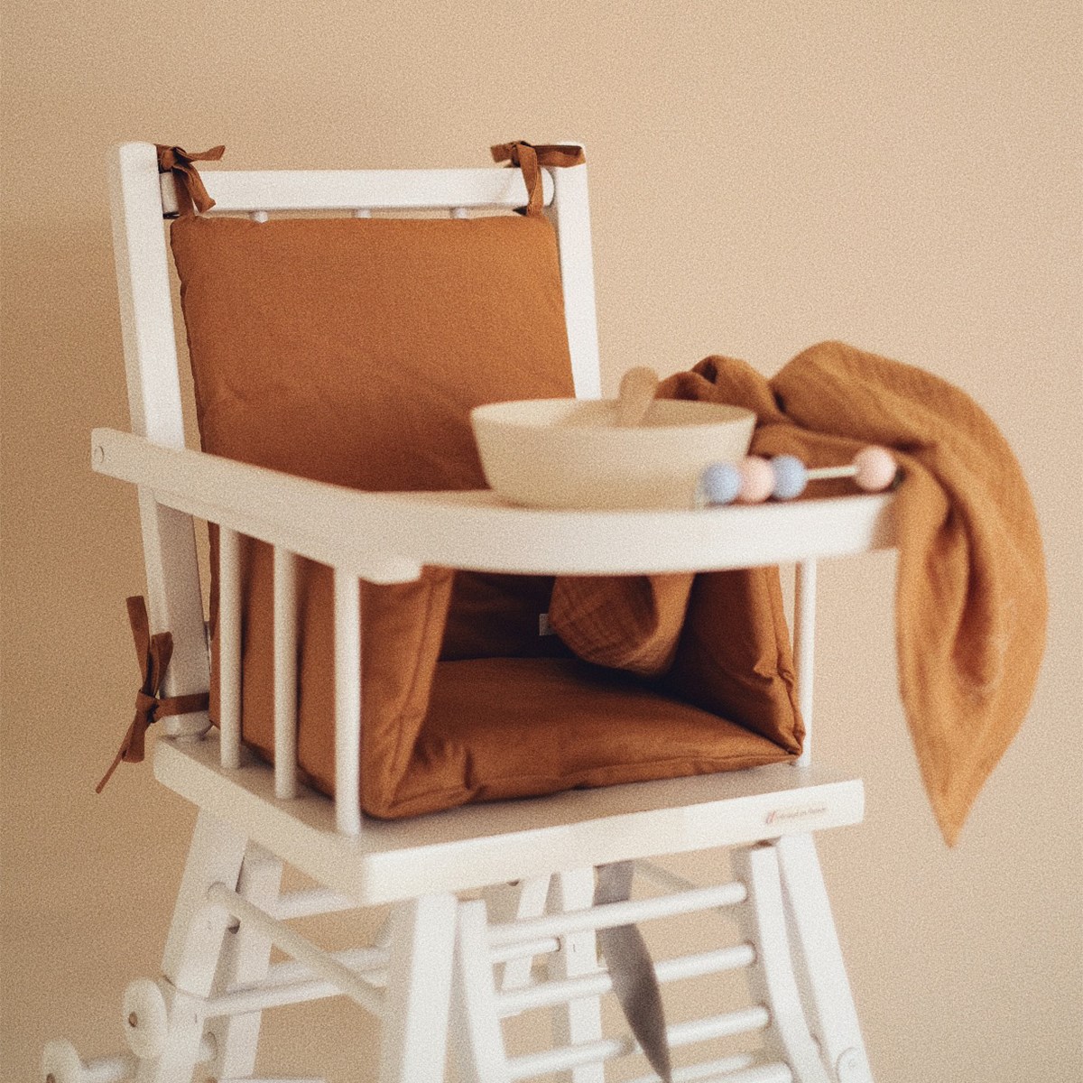 Coussin chaise haute bébé coton enduit LES ESSENTIELS marron caramel, COCOEKO
