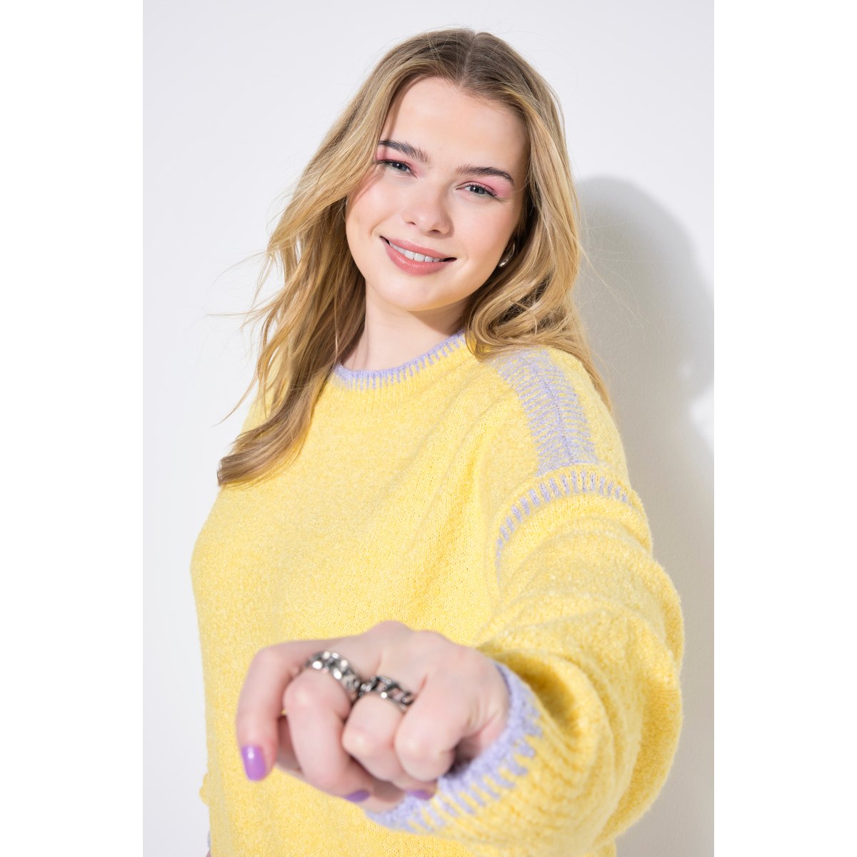Pull oversize, coutures fantaisie jaune tendre, STUDIO UNTOLD