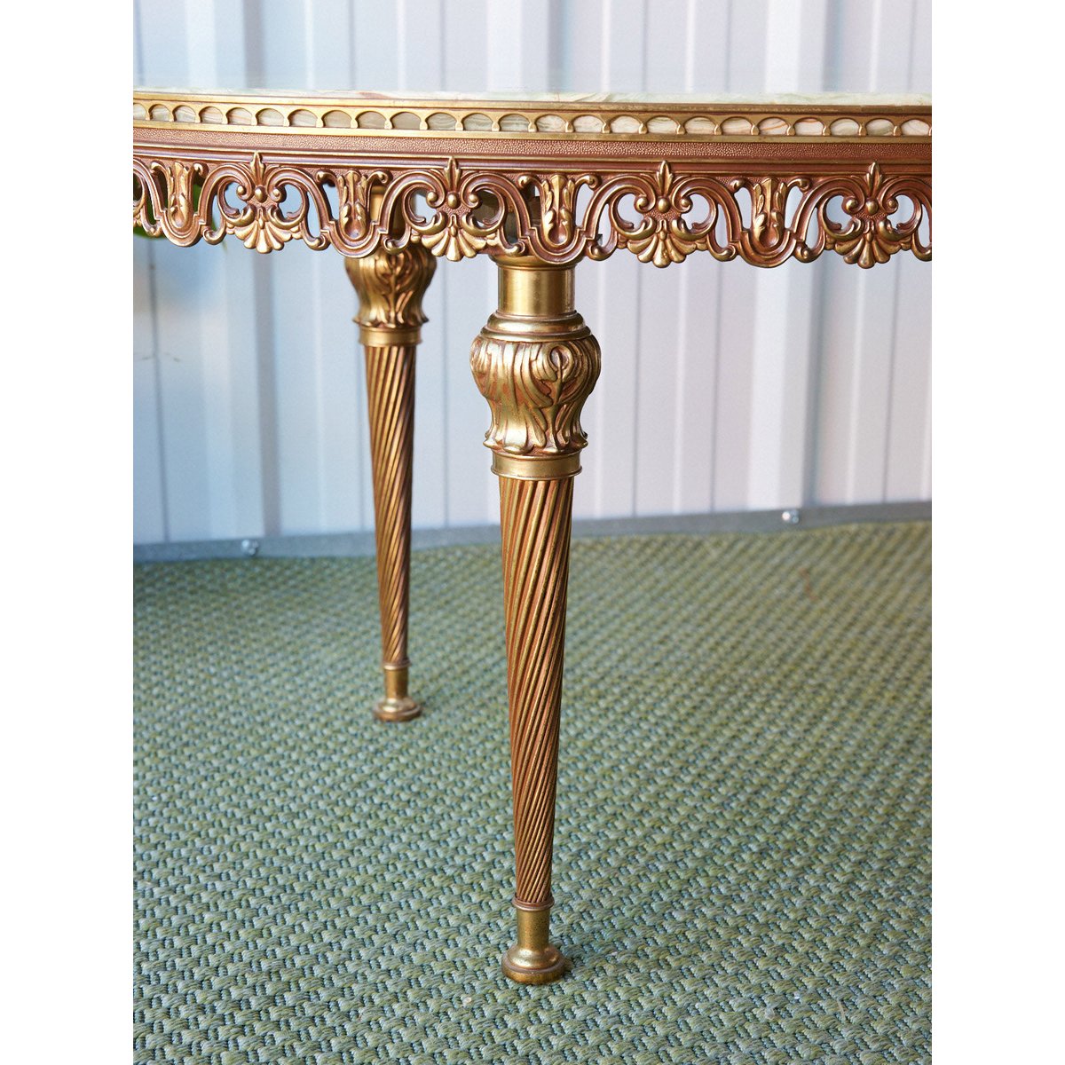 Table basse en onyx Léonie N°875 - Bon état doré, DEBONGOUT