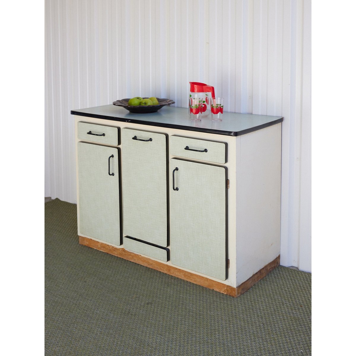 Buffet en formica vert Gilbert N°1900 - Bon état bois clair, DEBONGOUT