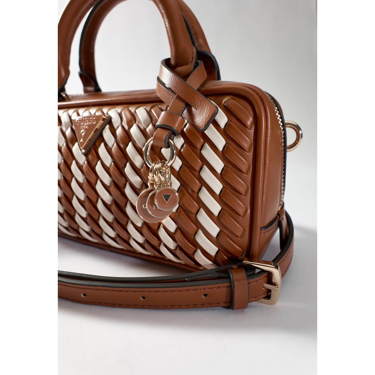Sac Bandoulière Kora marron, GUESS