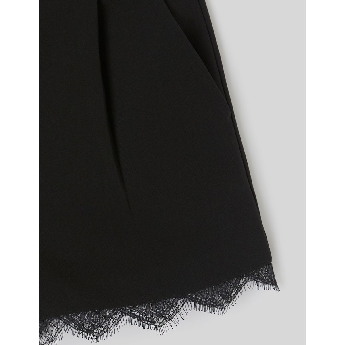 Short court city dentelle noir, BZB