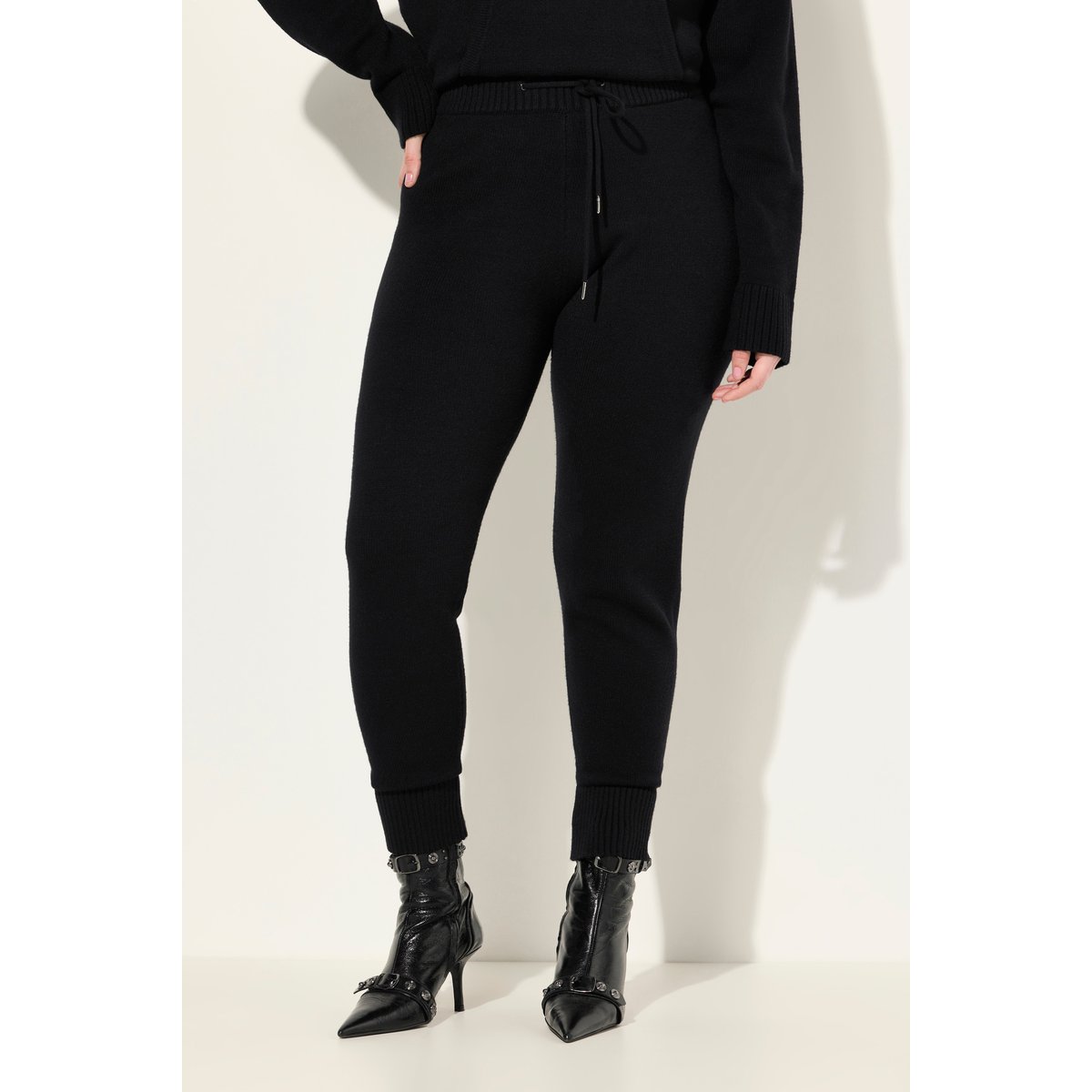 Pantalon en maille. Taille large noir, ULLA POPKEN