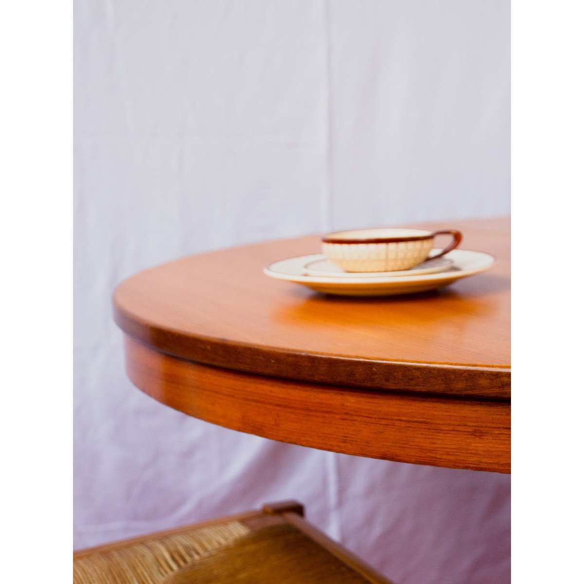 Table à manger ronde en teck Karla N°1310 - Bon état bois clair, DEBONGOUT