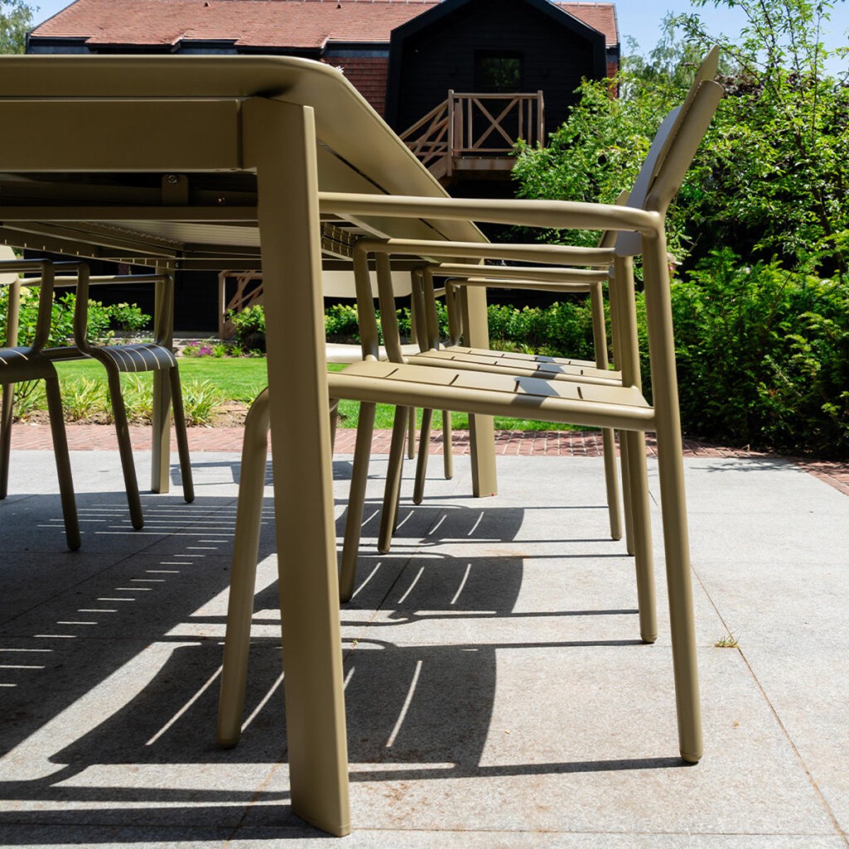 Ensemble de jardin extensible 6/10p en aluminium Kaki clair 8 fauteuils HAVANA kaki clair, WILSA GARDEN