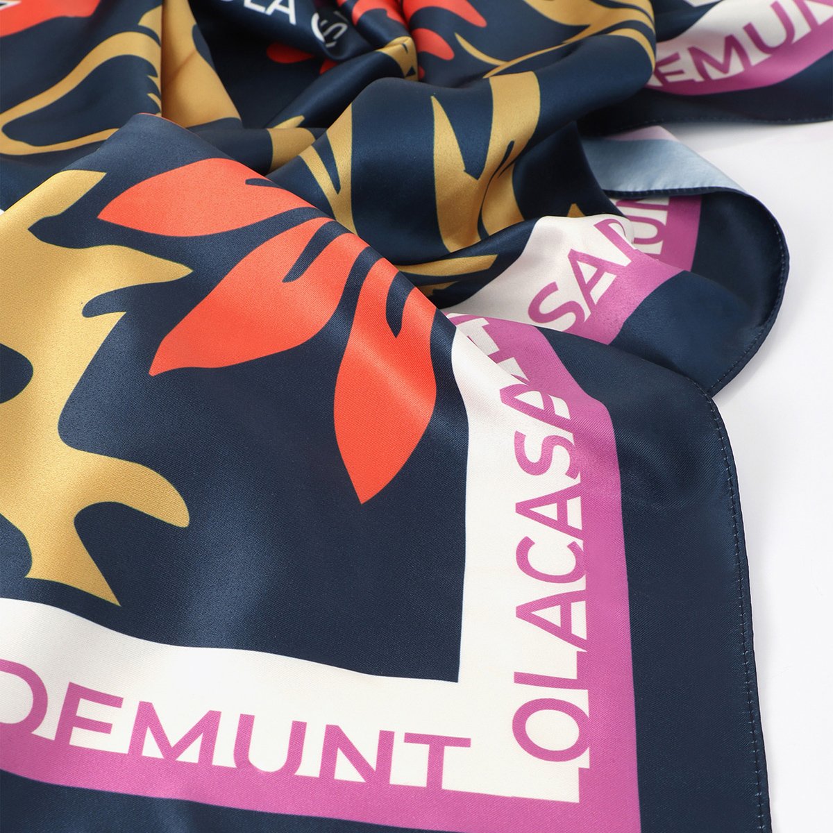 Foulard imprimé animaux LOLA CASADEMUNT bleu marine, LOLA CASADEMUNT