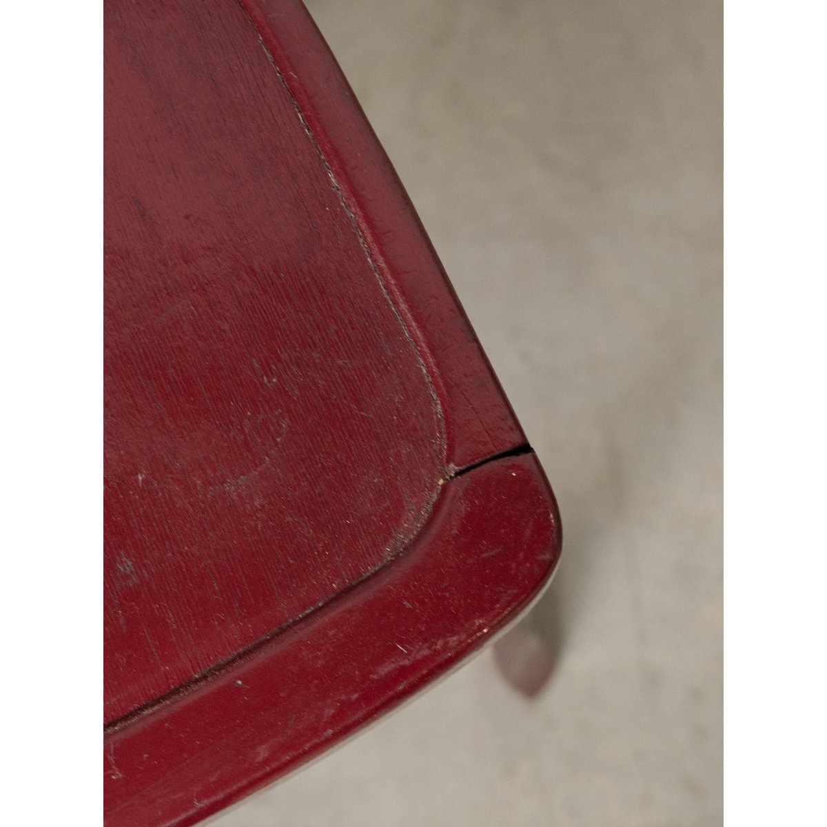Paire de chaises bordeaux esprit Thonet Claude N°1722 - Bon état bordeaux, DEBONGOUT