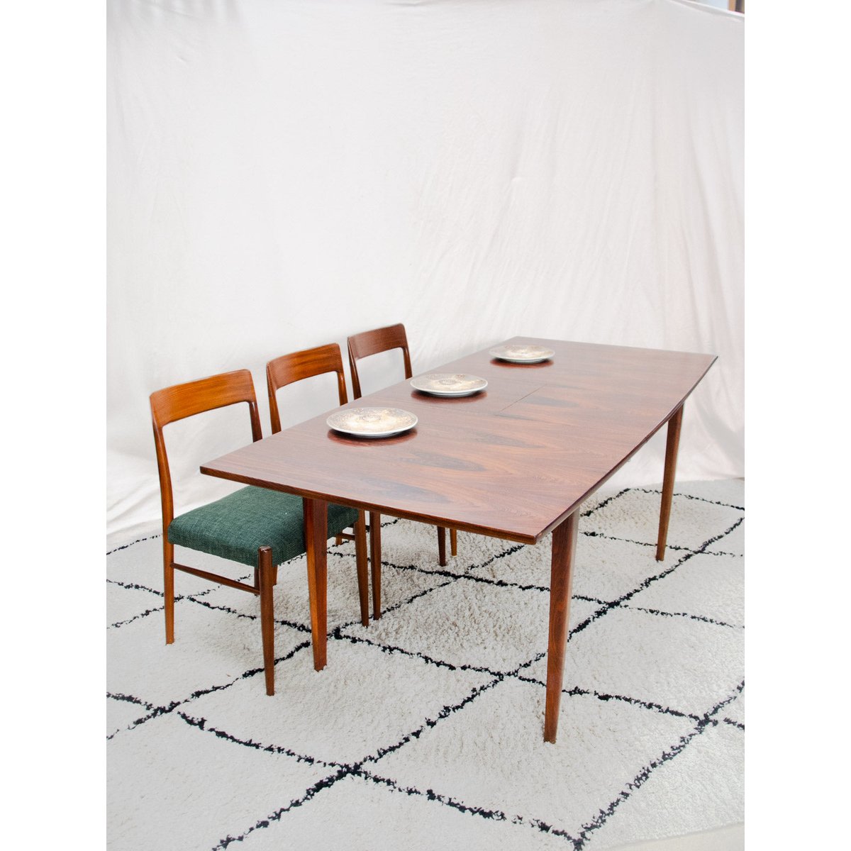 Table à manger en palissandre de Rio Karla N°1311 - Bon état bois foncé, DEBONGOUT