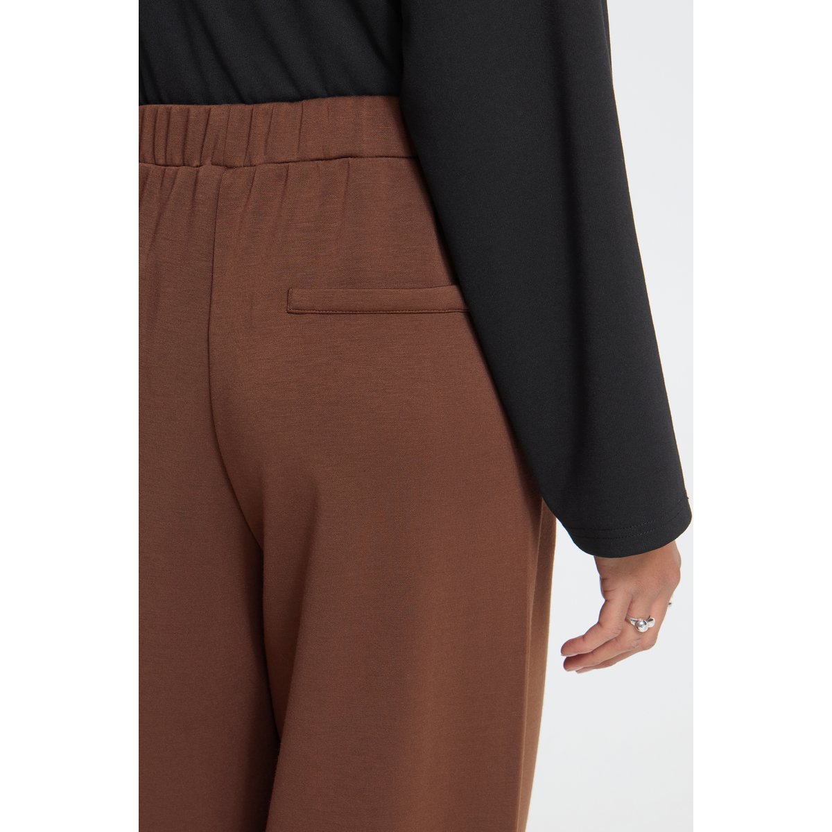 Pantalon coupe droite, jambes larges, taille élastiquée marron chocory coffee, ICHI