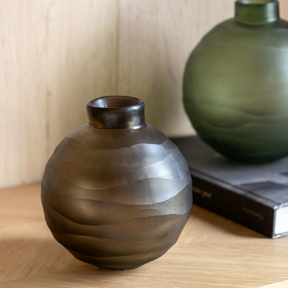 Bevelled 14cm Glass Globe Vase grey, ÉDITÉ