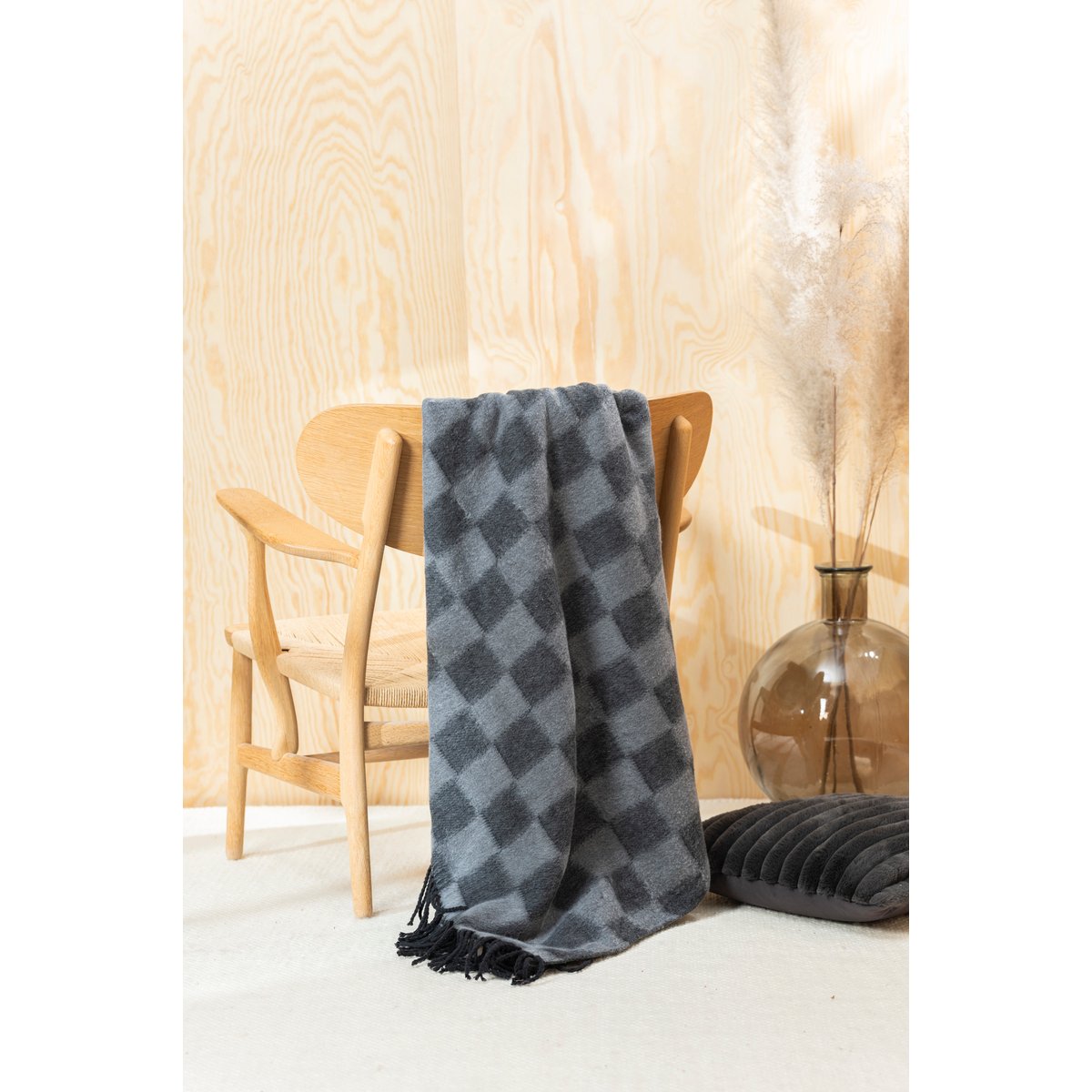 Plaid à damier et franges en coton et polyester recyclés VARIA gris, anthracite et noir, MAGMA HEIMTEX