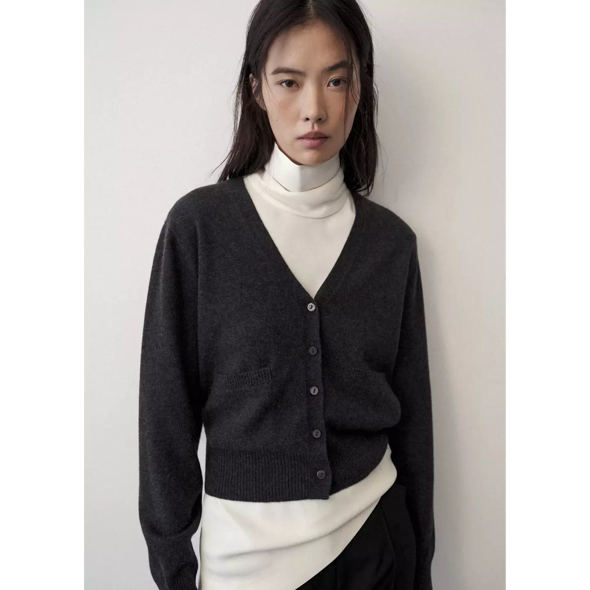 Cardigan laine col en V gris anthracite, MANGO