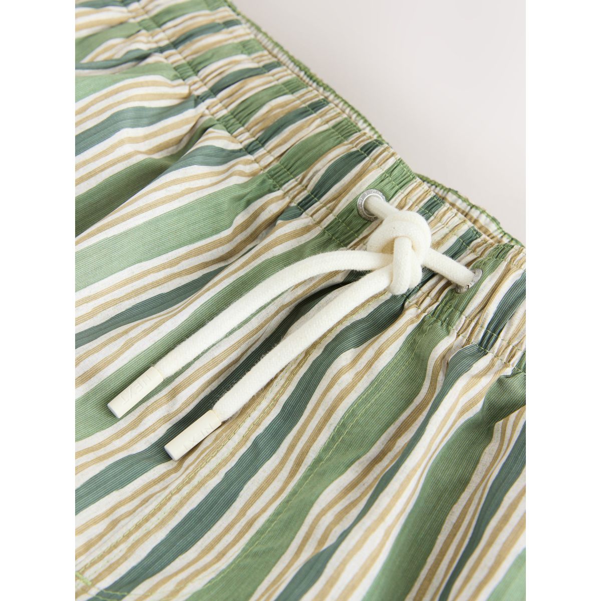 Short de bain rayé en tissu italien Signature vert, NEXT