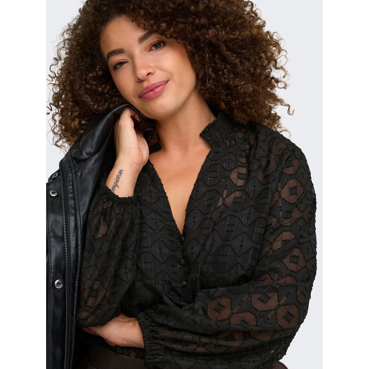 Blouse black 1, ONLY CARMAKOMA