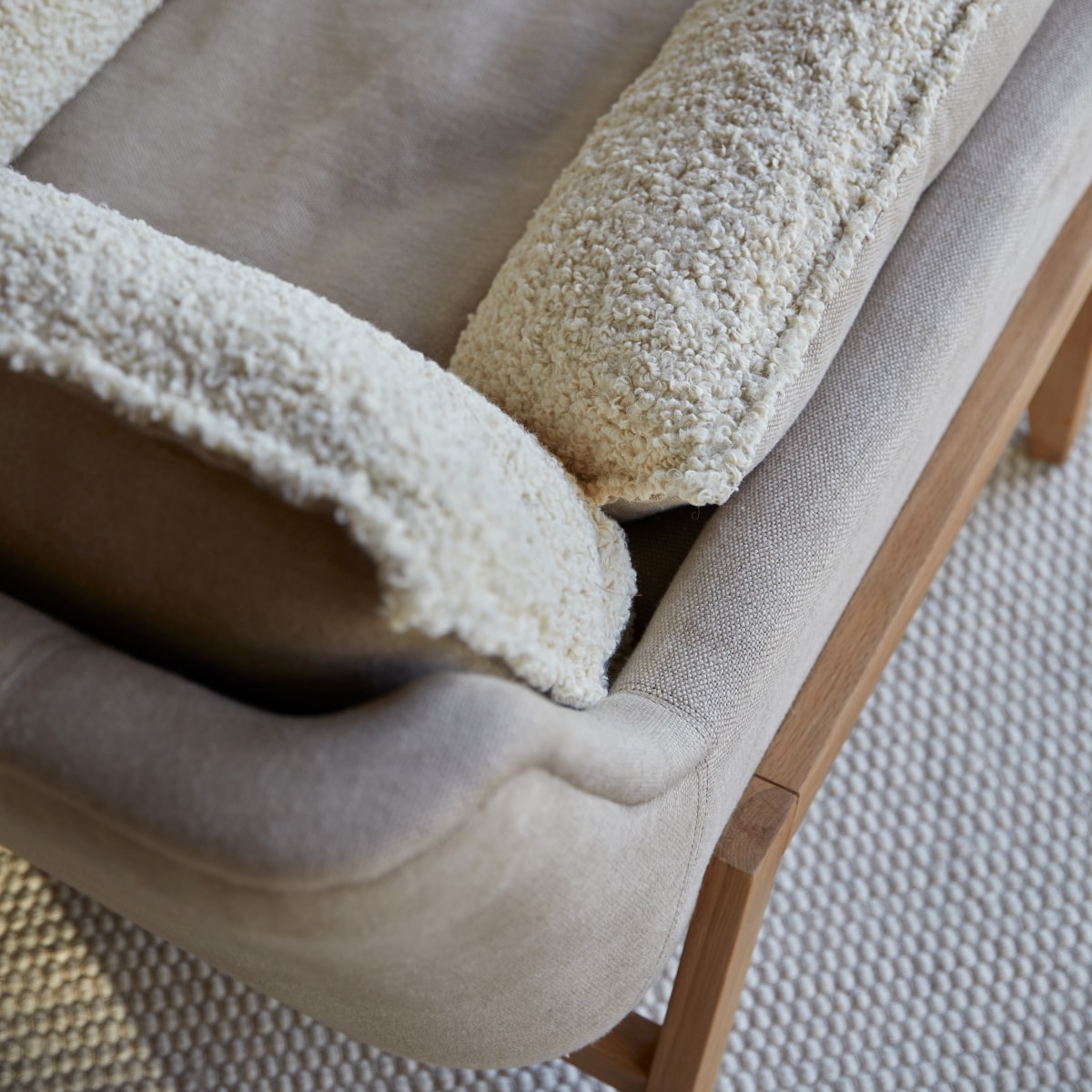 Fauteuil en Tissu massif, WOODNEST beige, TIKAMOON