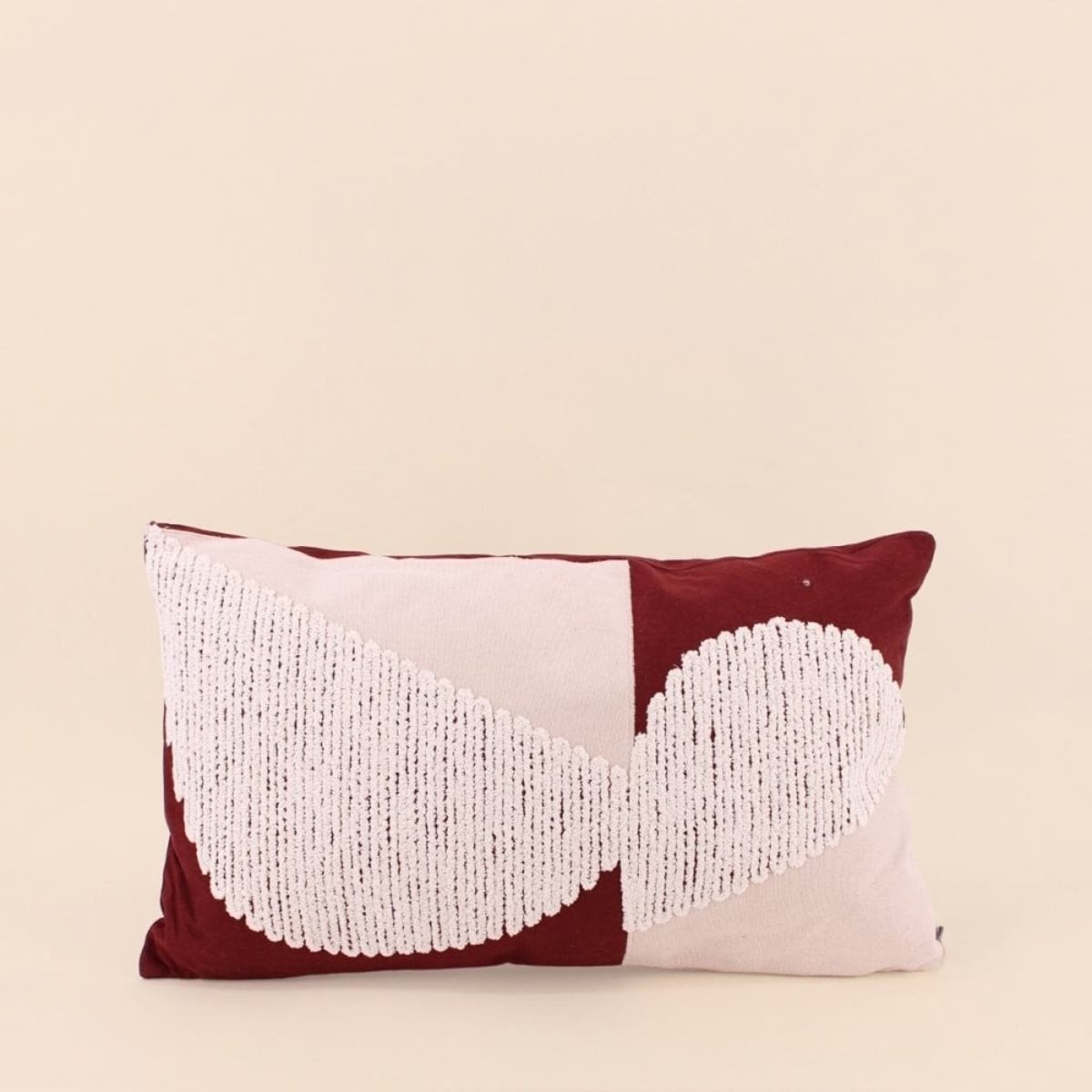 Coussin brodé motifs géométriques 30x50cm bordeaux, ORNAMI