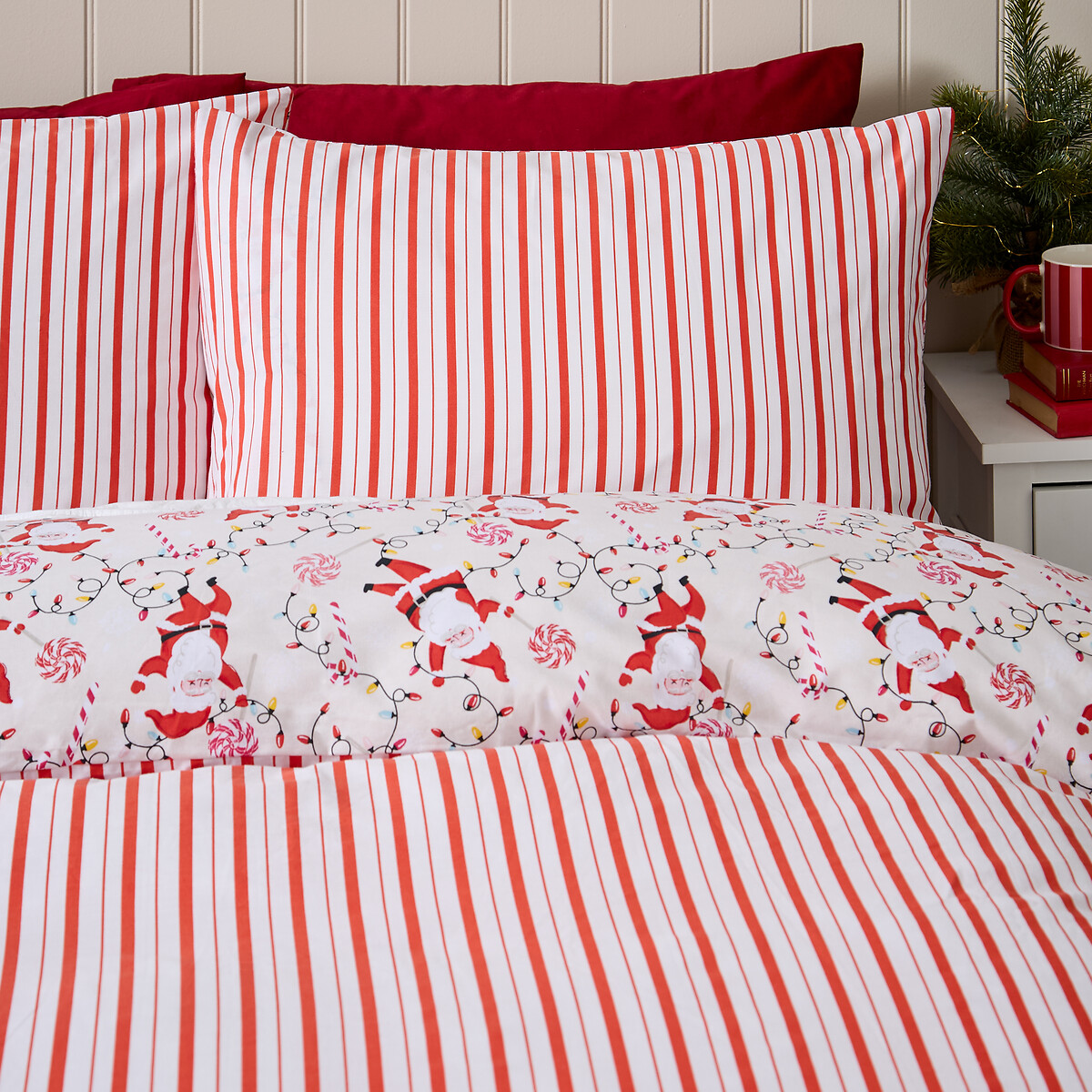 Santas Reversible Christmas Duvet Cover and Pillowcase Set red, CATHERINE LANSFIELD