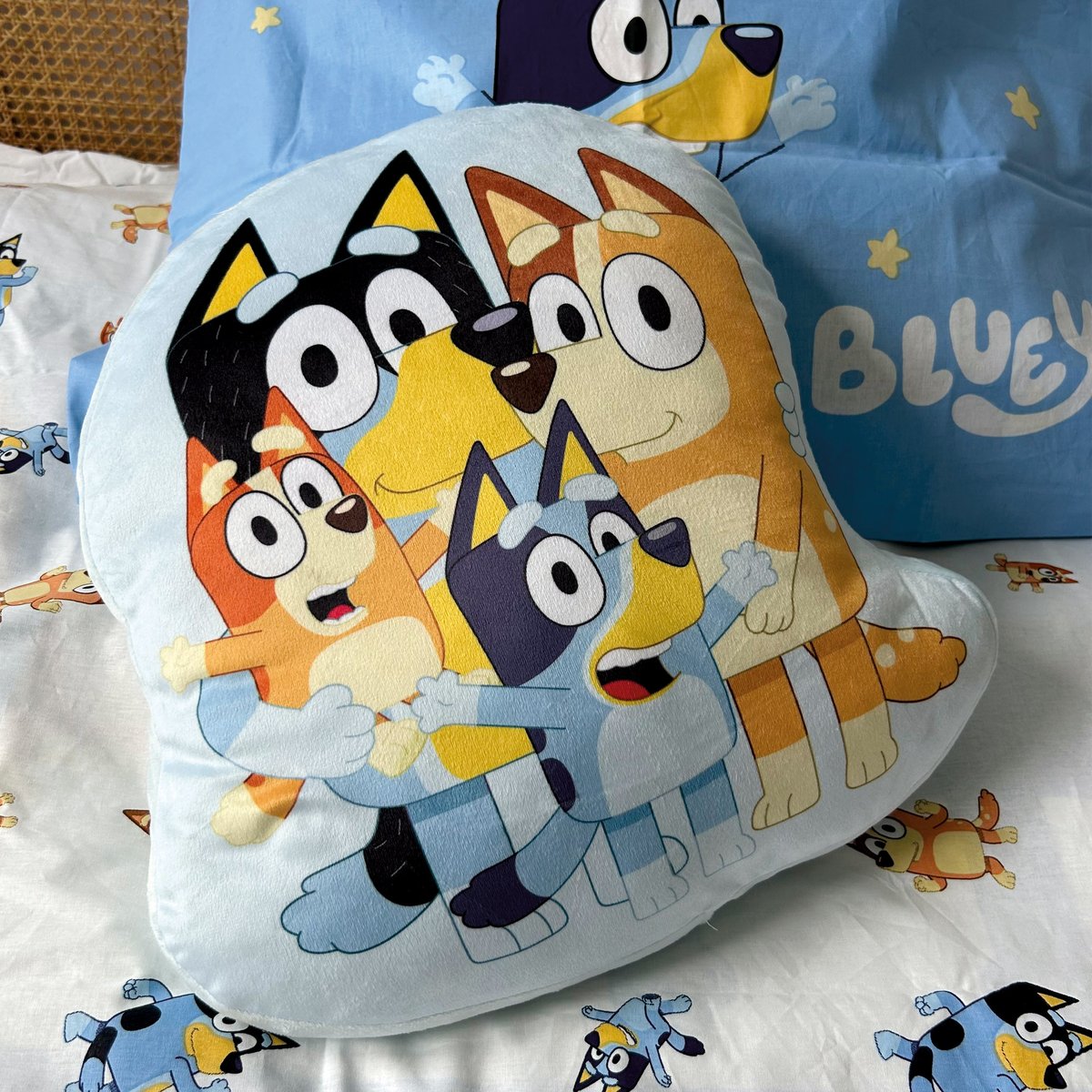 Coussin forme imprimé 100% Polyester, FAMILY bleu, BLUEY