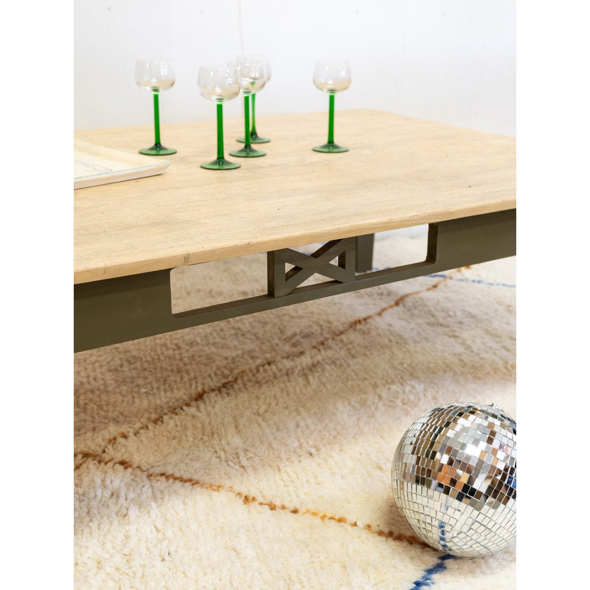 Table basse en bois Léonie N°401 - Bon état bois clair, DEBONGOUT