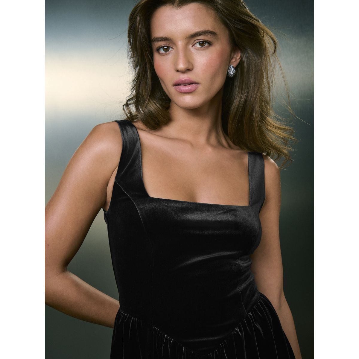 Robe courte cintrée à col carré noir, NEXT