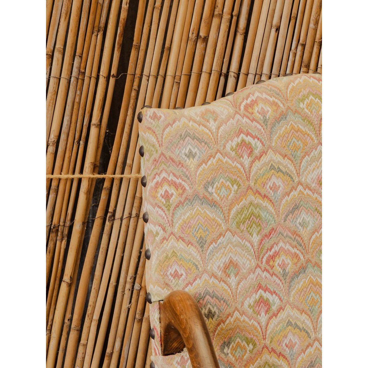Banquette en bois et tissu à motifs Martine N°154 - Bon état bois foncé, DEBONGOUT