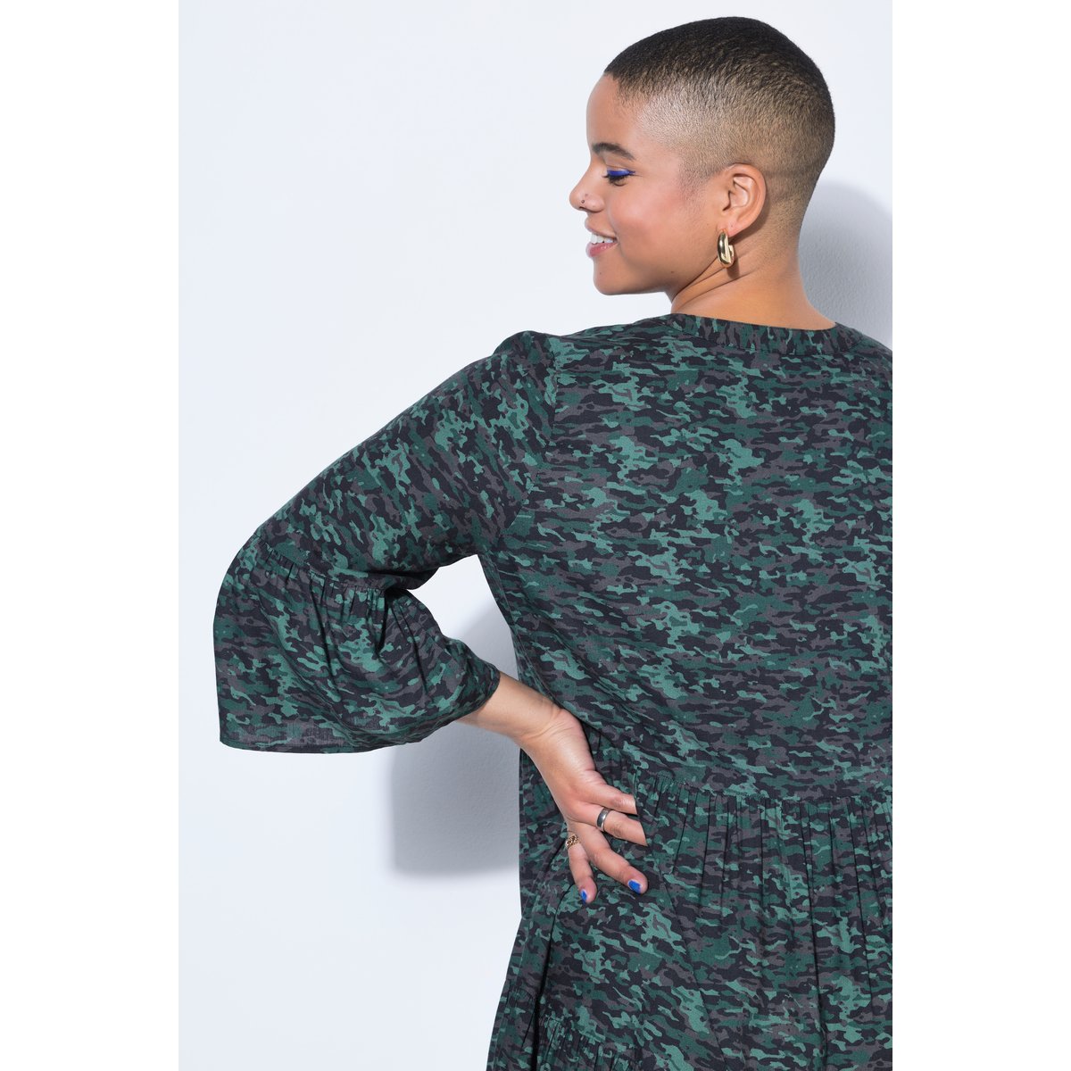 Robe évasée à manches 3/4 et coupe maxi vert mat, STUDIO UNTOLD