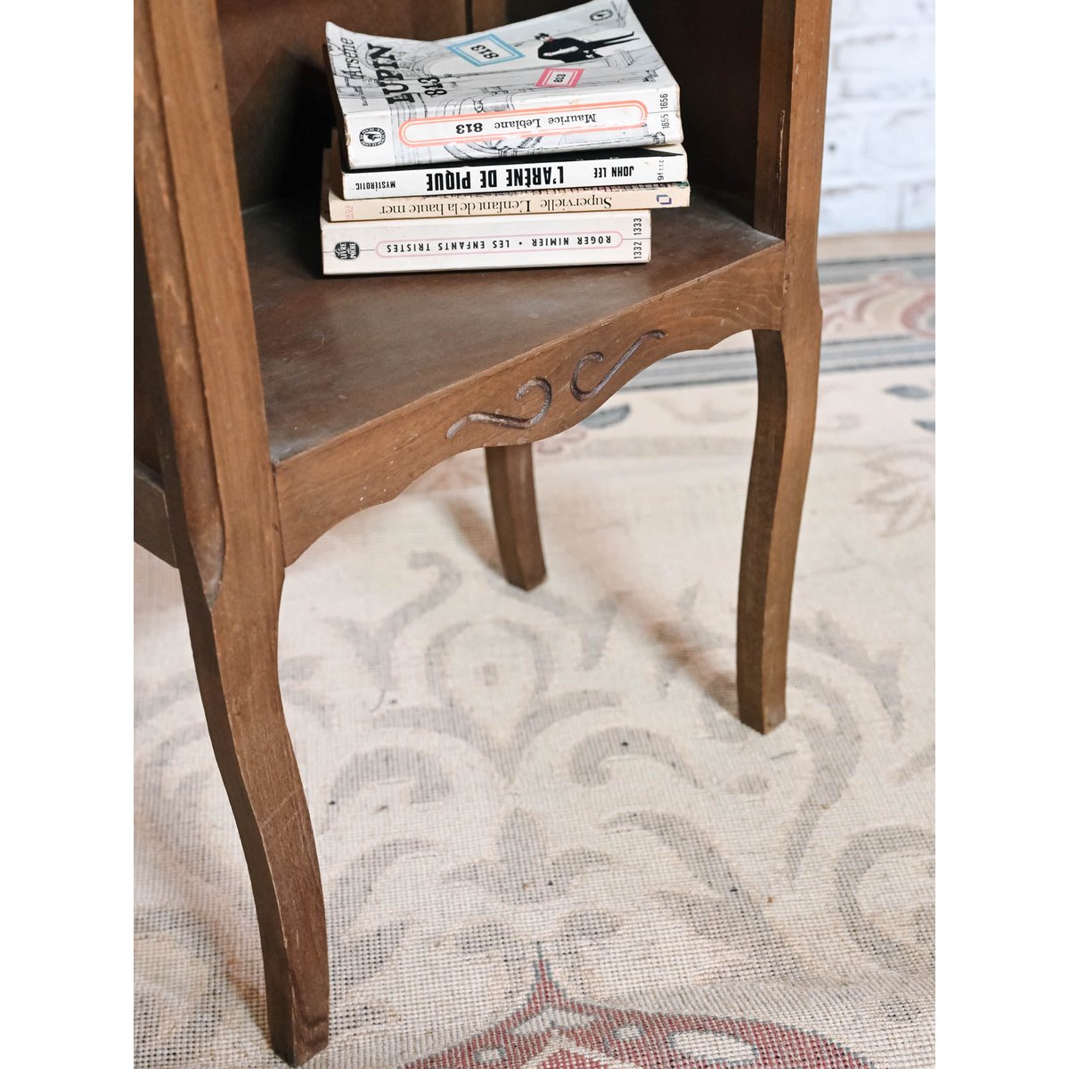 Table de chevet en bois massif Odile N°1532 - Bon état bois foncé, DEBONGOUT