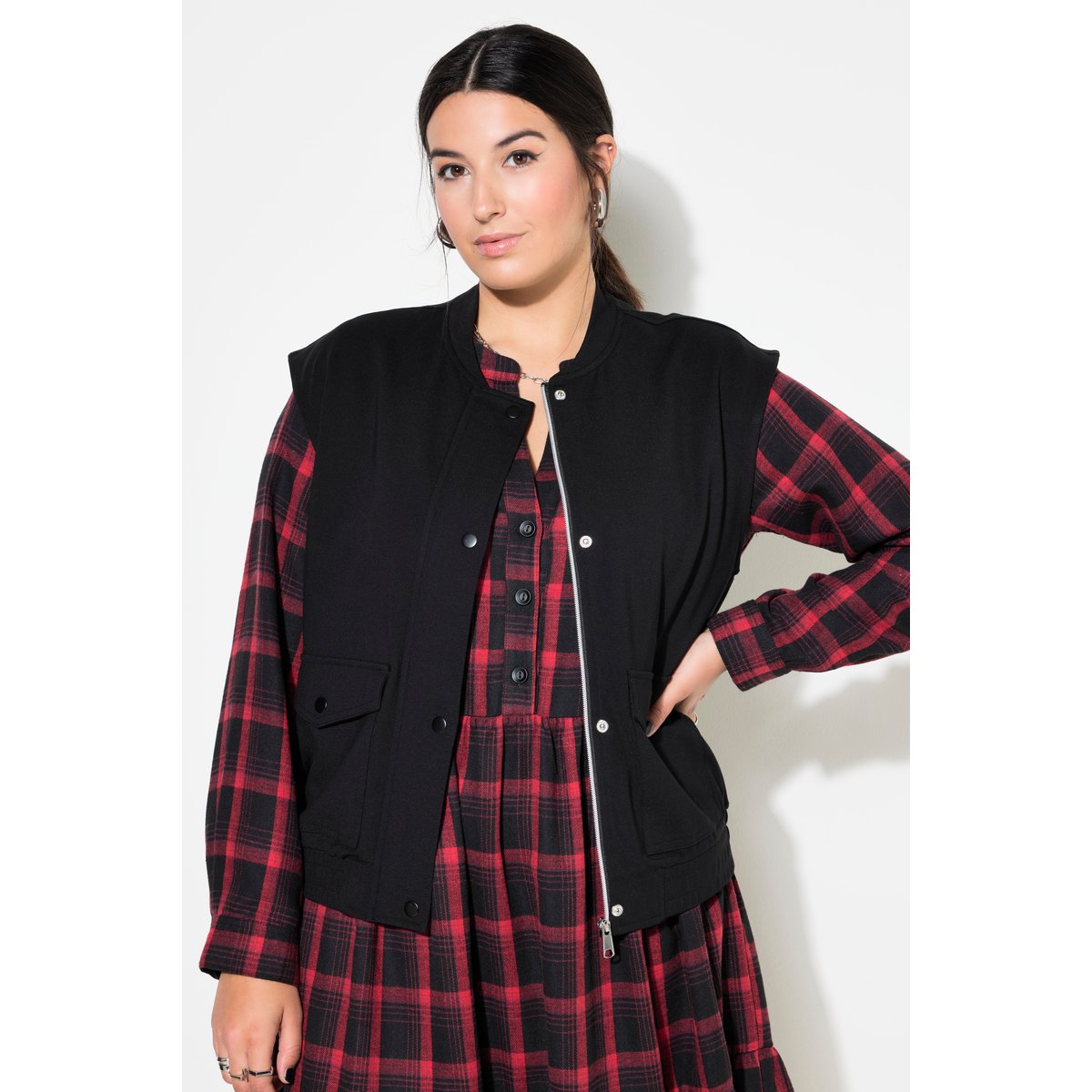 Gilet en jersey. Coupe Boxy Shape courte. noir, STUDIO UNTOLD
